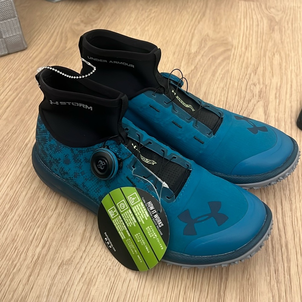 NWT Underarmor Tech running / hiking / tough mudder shoes. 6.5 women’s